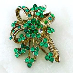 Vintage brooch with multi colored green stones